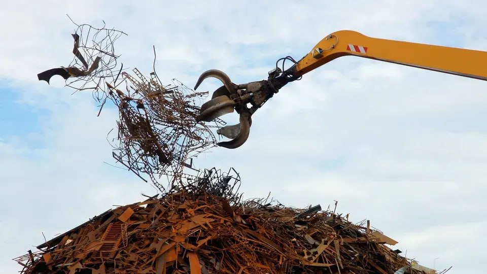 Ukraine's Scrap Metal Wars: How a Wartime Export Fight Reveals the Depth of Kyiv's Fiscal Crisis